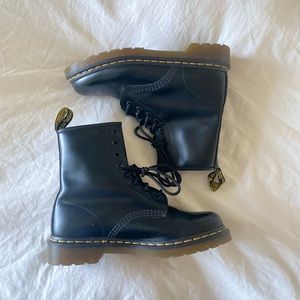 1460 WOMEN'S SMOOTH LEATHER LACE UP BOOTS